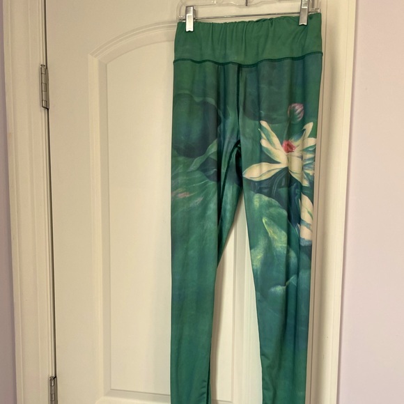 Pants - Big Bundle Sale BEautiful coral leggings green & lotus flowers 🌸 M